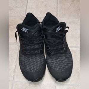 Nike Air Zoom Pegasus 37  Women's Black & White Sneakers Size 10